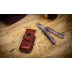 Étui Cuir Tanné Végétal Taille Large - AINSWORTH Pour Pince LEATHERMAN 9 Étui Cuir Tanné Végétal Taille Large - AINSWORTH Pour Pince LEATHERMAN -Philippe Pêche etui cuir tanne vegetal taille large ainsworth pour pince leatherman 3